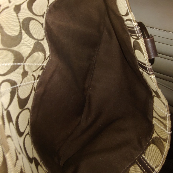 Beautiful and immaculate Coach Handbag!! ❤ - Picture 4 of 8